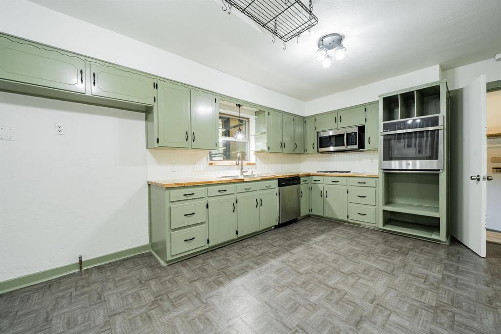 RIDGEWOOD ESTATES 1 - Residential