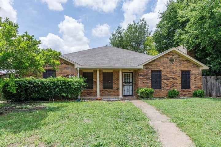 Photo 1 of 28 — 902 Wayne Avenue, Duncanville, TX 75137