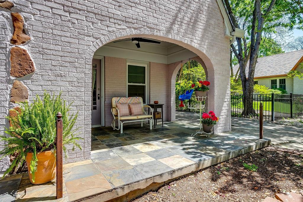 2741 Willing Avenue