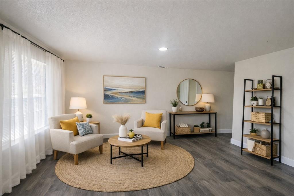 7367 Greenacres Drive