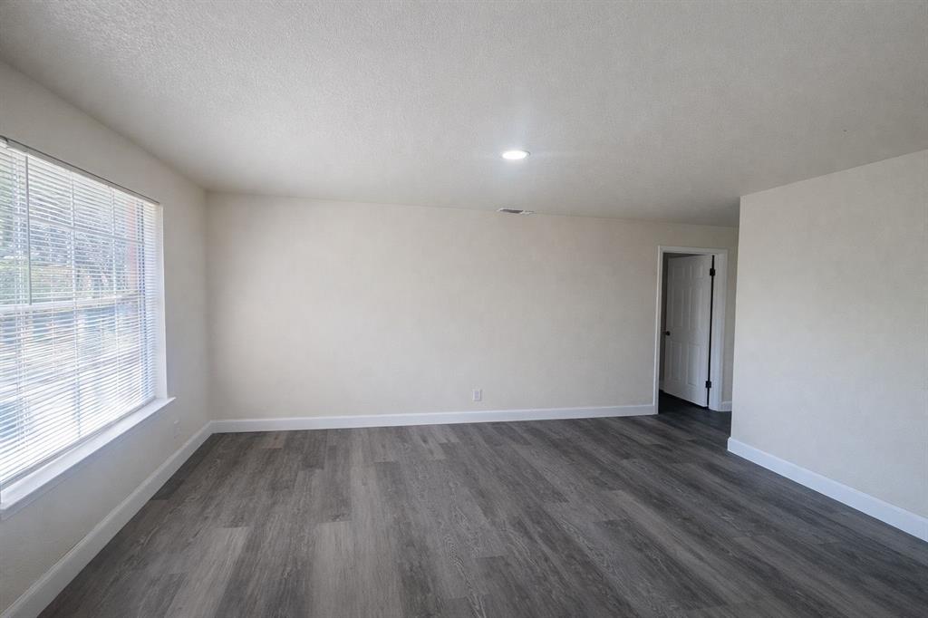 7367 Greenacres Drive