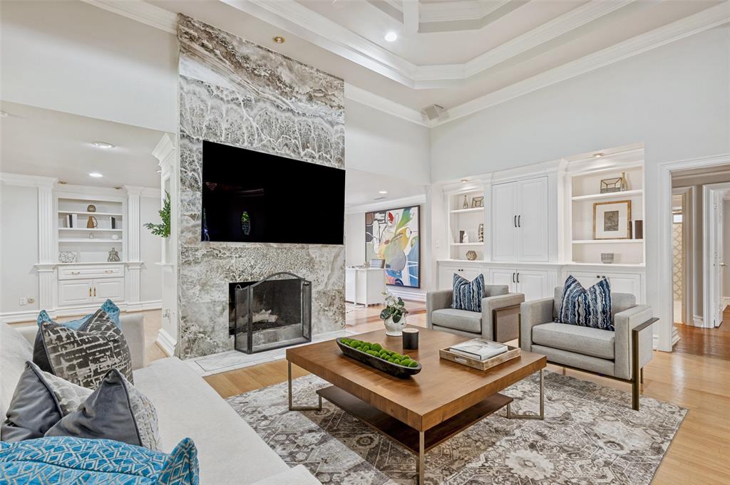 5322 W Mockingbird Lane