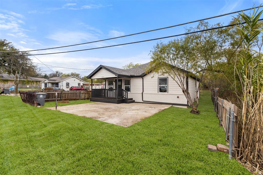 305 S Stillwell Boulevard