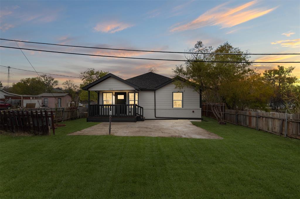 305 S Stillwell Boulevard