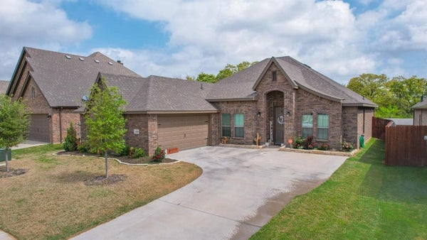 1060 WILDWOOD DR, JOSHUA, TX 76058 - Image e0b19eb2b4546ec1a18b3caac1dee8b2/858694188