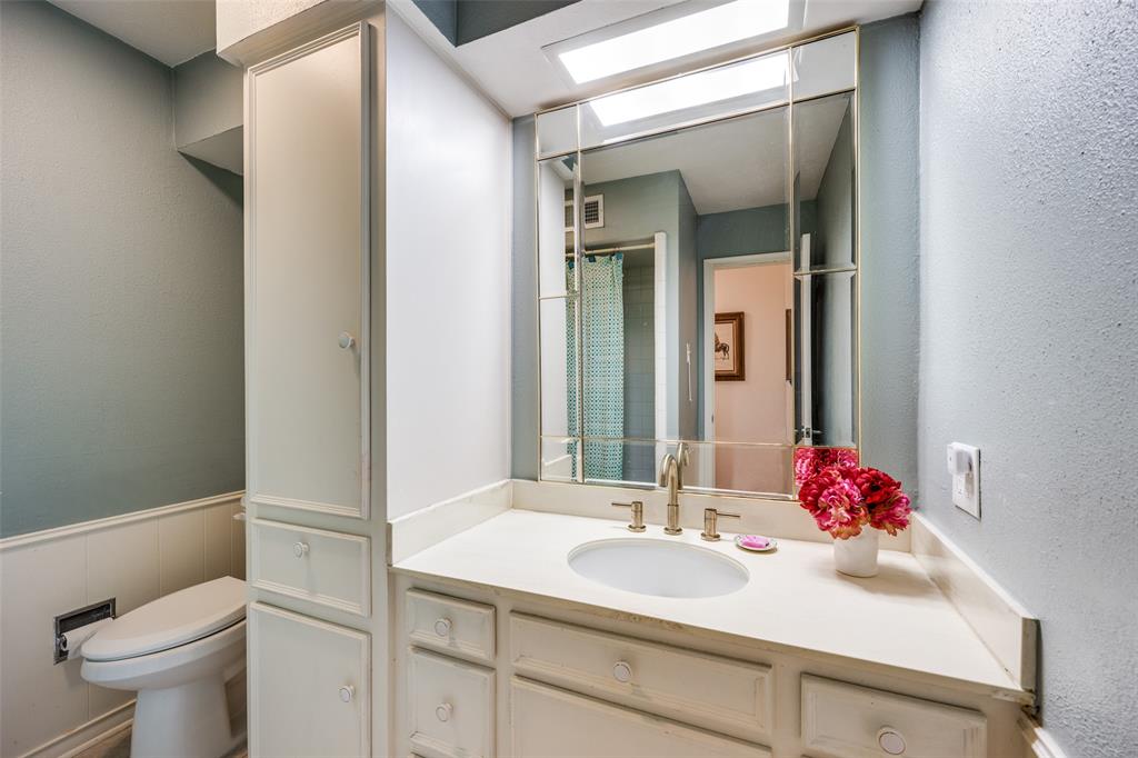 Lovers Lane East - Residential Lease