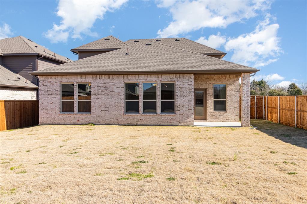 COURTS OF BONNIE BRAE - Residential