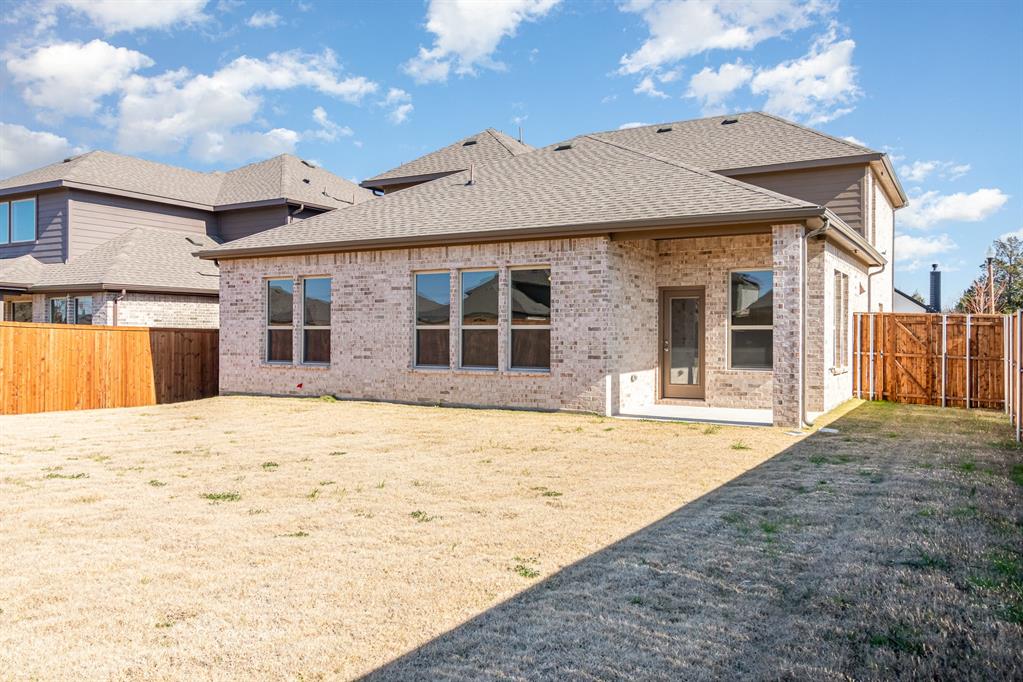 COURTS OF BONNIE BRAE - Residential