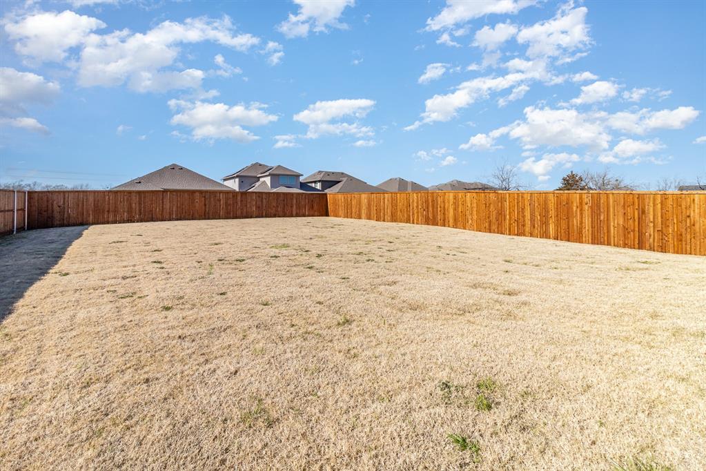 COURTS OF BONNIE BRAE - Residential