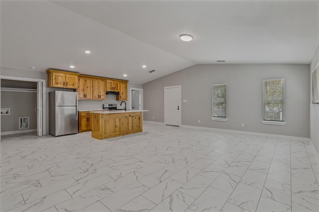 Benj Lind Surv Abs 733 - Residential Lease