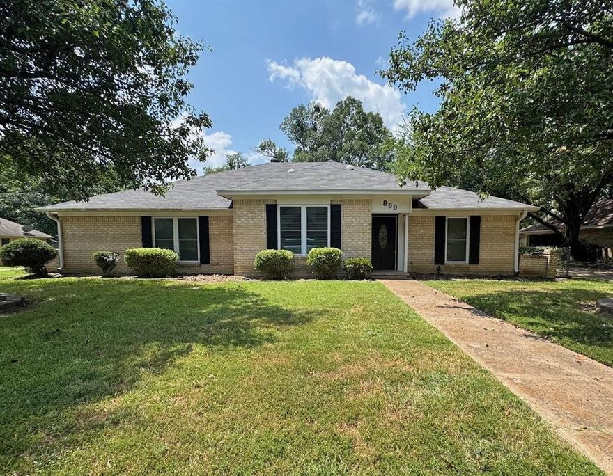 Charming 3-Bedroom Home in Morningside Subdivision. This inviting 3-bedroom, 2-bathroom, 2-car garage residence boasts an open floor plan that seamlessly connects living spaces, perfect for entertaining and everyday living. 
All three large bedrooms provide ample space and comfort, complete with generous closet storage. The thoughtfully designed split bedroom arrangement ensures privacy for everyone in the family.
Your primary bedroom is a true retreat, featuring not one, but two walk-in closets, providing an abundance of storage options and organizing potential. 
The open-concept living area flows effortlessly into the separate dining area, creating an ideal setting for family gatherings and dinner parties. 
The well-appointed kitchen features a convenient breakfast bar, perfect for casual dining or entertaining guests while you cook. 
 Situated on a generous lot, this property offers plenty of outdoor space with room for a stunning pool or a workshop to suit your hobbies and lifestyle. 
With its great potential and prime location, this home is perfect for families looking to settle in a vibrant community while enjoying the benefits of spacious living. Don't miss out on the opportunity to make this charming house your forever home!
Schedule a viewing today and start envisioning the possibilities that await you in this Morningside gem!