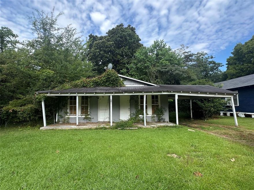 Investment opportunity with potential! This 2-bedroom, 1-bathroom home offers 990 sq. ft. and is ready for renovations to bring it to its full value. The property features a practical floor plan and room to update to your style or rental needs. It does need extensive TLC to bring back to life. Located within reach of everyday conveniences, it can be sold on its own or as part of an 4 home, 2 lot -property investment package. Sold as-is, with no repairs by the seller. Package MLS: 
21026442, 21025681, 21026901, 21025313, 21026460, 21025814