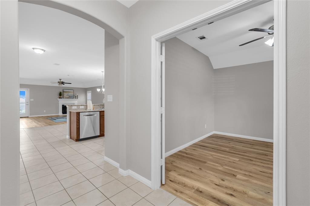 2756 Cresent Lake Drive