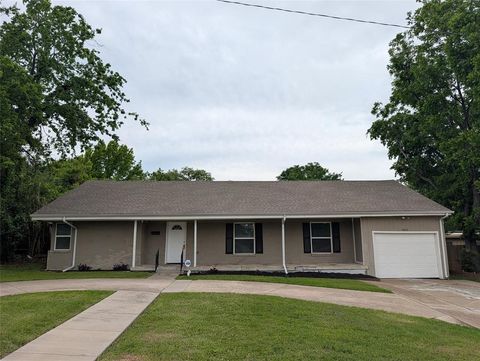 Photo of 4804 Trail Lake Drive, Fort Worth, TX 76133 (MLS # 21246410)