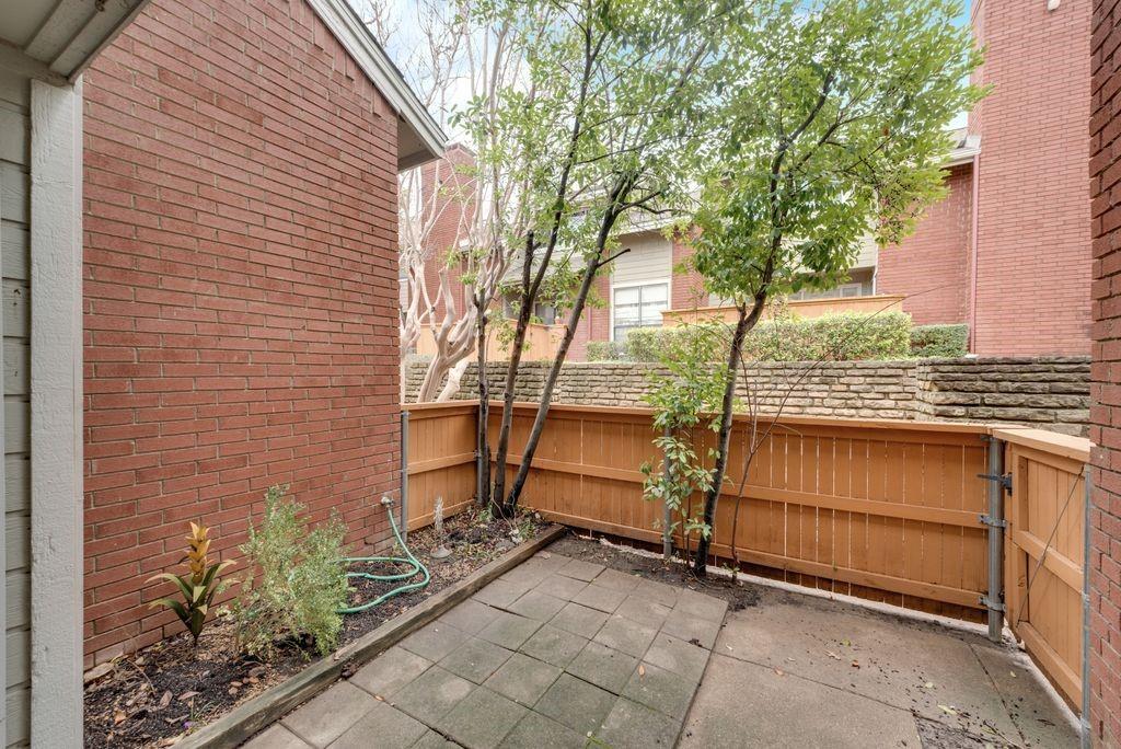 Forest Point Twnhms Condo Ph 01-02 - Residential Lease