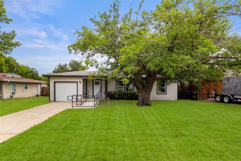 Photo of 425 Browning Drive, Arlington, TX 76010 (MLS # 21230076)