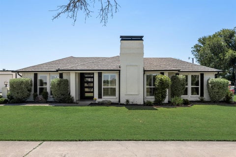 Photo of 1301 Davis Lane, Terrell, TX 75160 (MLS # 21326104)