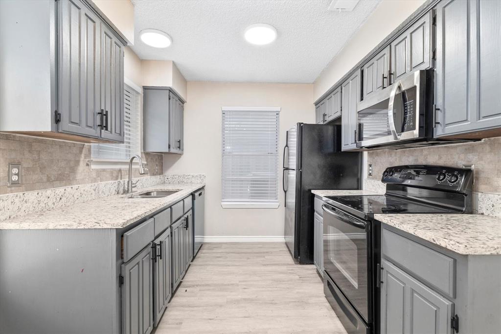 Preston Manor Ph II - Residential Lease