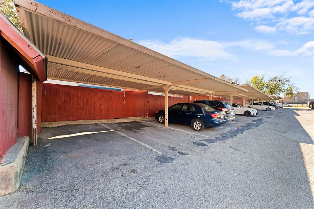 Old Vickery Square Twnhms Condos - Residential