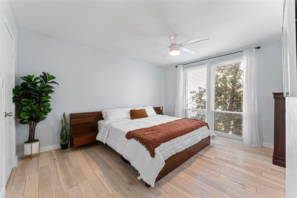 Old Vickery Square Twnhms Condos - Residential