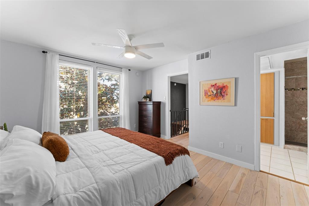 Old Vickery Square Twnhms Condos - Residential