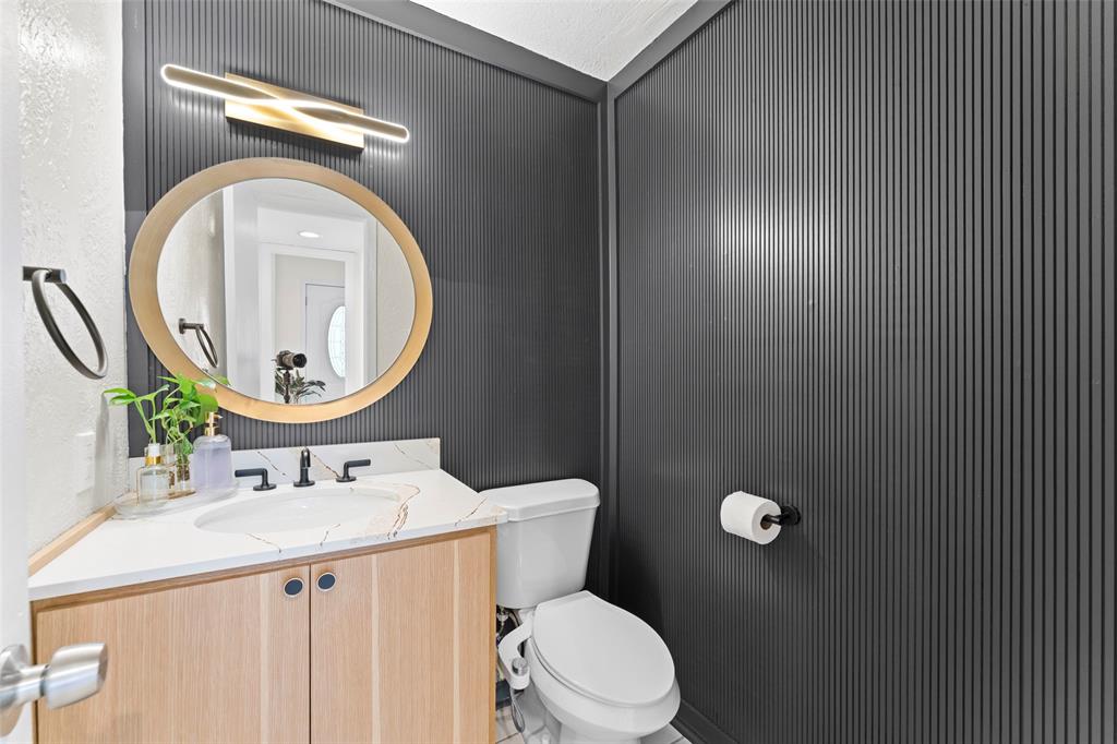 Old Vickery Square Twnhms Condos - Residential