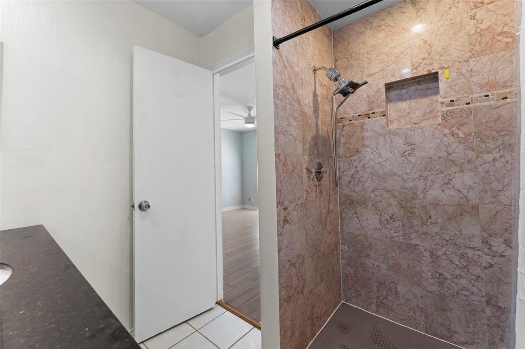 Old Vickery Square Twnhms Condos - Residential