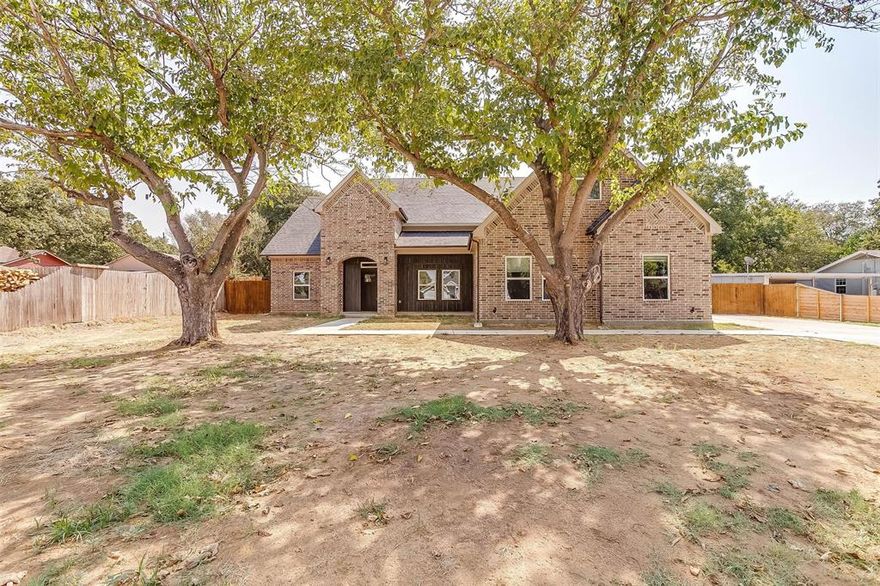 Seller is offering $3000 in Landscaping and $7000 towards closing cost.  
New Construction with oversized lot inside city limits close to downtown Fort Worth. This home offers 4 Bed, 3.5 Bath and an oversized garage. A nice, elegant accent wall in dining room welcomes you into the home and into a one-of-a-kind kitchen where you will notice a lot of custom upgrades throughout.  Master suite in the bottom floor comes with a huge bathroom, standalone tub, separate shower and big closet.   A second master suite is on the second floor with full bath.  Large mature trees in front of property and car side entry with a large driveway.