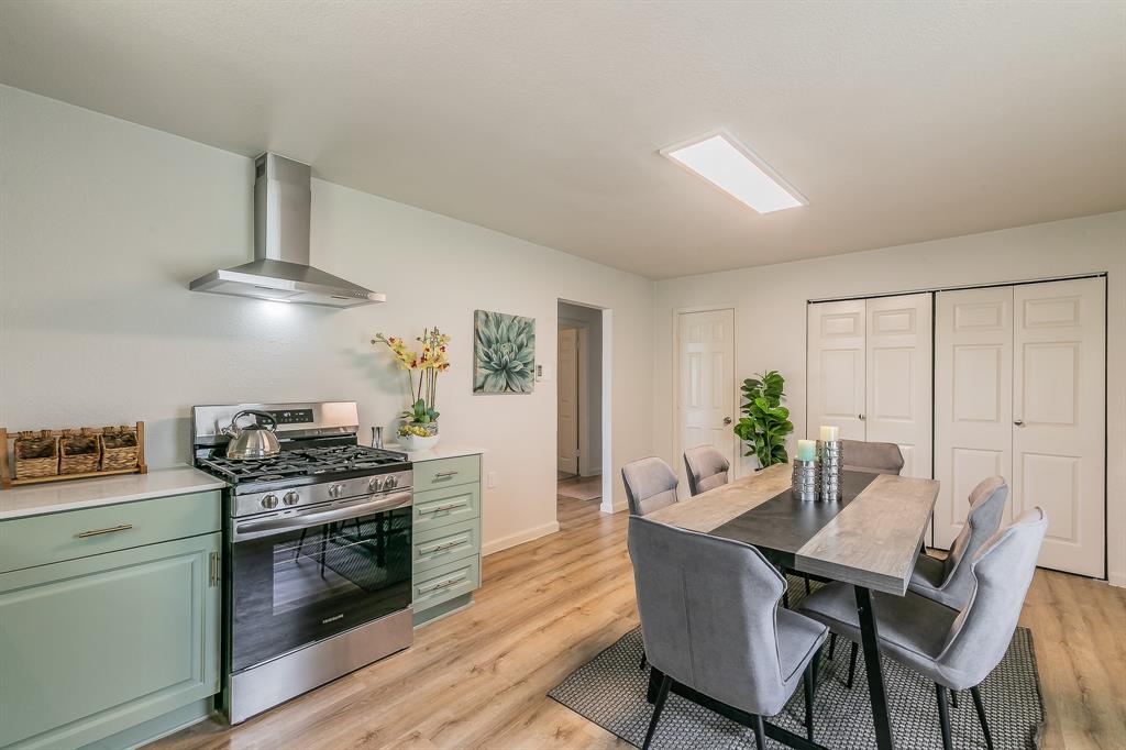 211 W Poplar Street