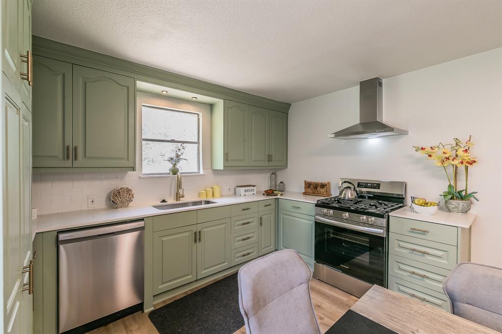 211 W Poplar Street