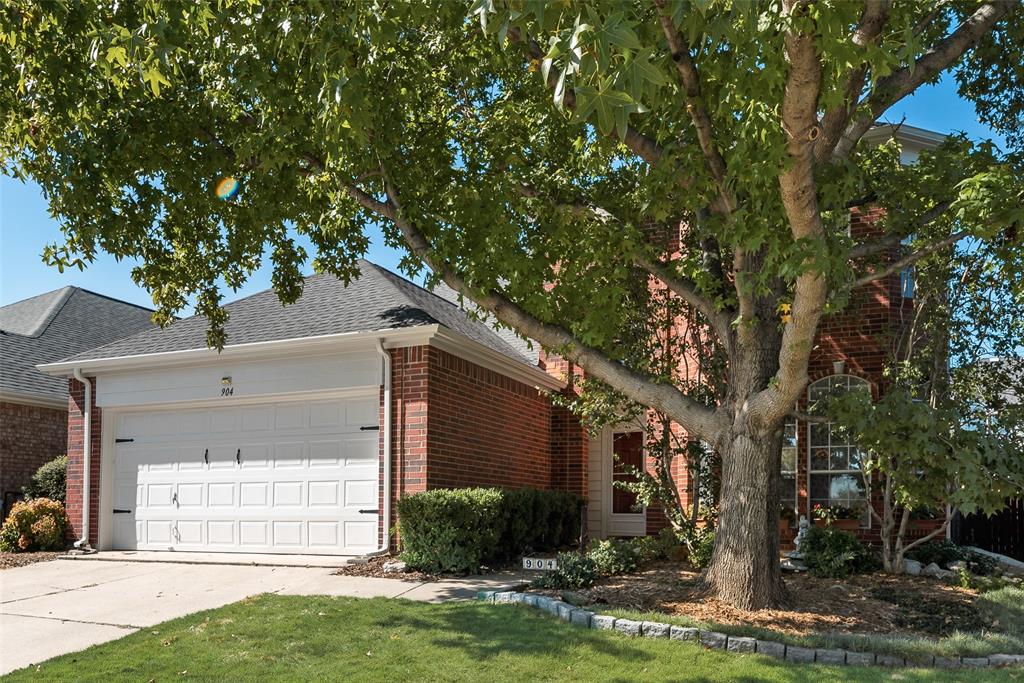 904 Lake Bluff Drive