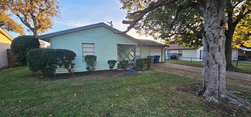 A hidden gem located in the Hamilton Park Neighborhood. Residing in Richardson ISD. A nice single-family home in a quiet neighborhood that needs some TLC. The home is located on a nice size lot with an extended patio and large backyard. The property provides close access to I-75, 635, & less than 5 miles to North Park Mall and other shopping centers.