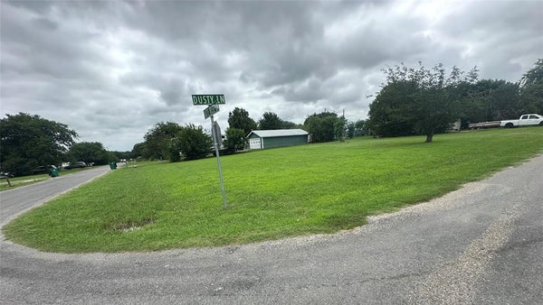 501 DUSTY LN, SHERMAN, TX 75092 - Image e11d6c8a55d91dfa934120fa6c9d3b0c/3921754235