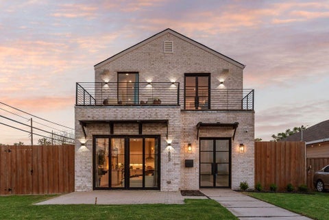 Photo of 1802 Pueblo Street, Dallas, TX 75212 (MLS # 21314762)