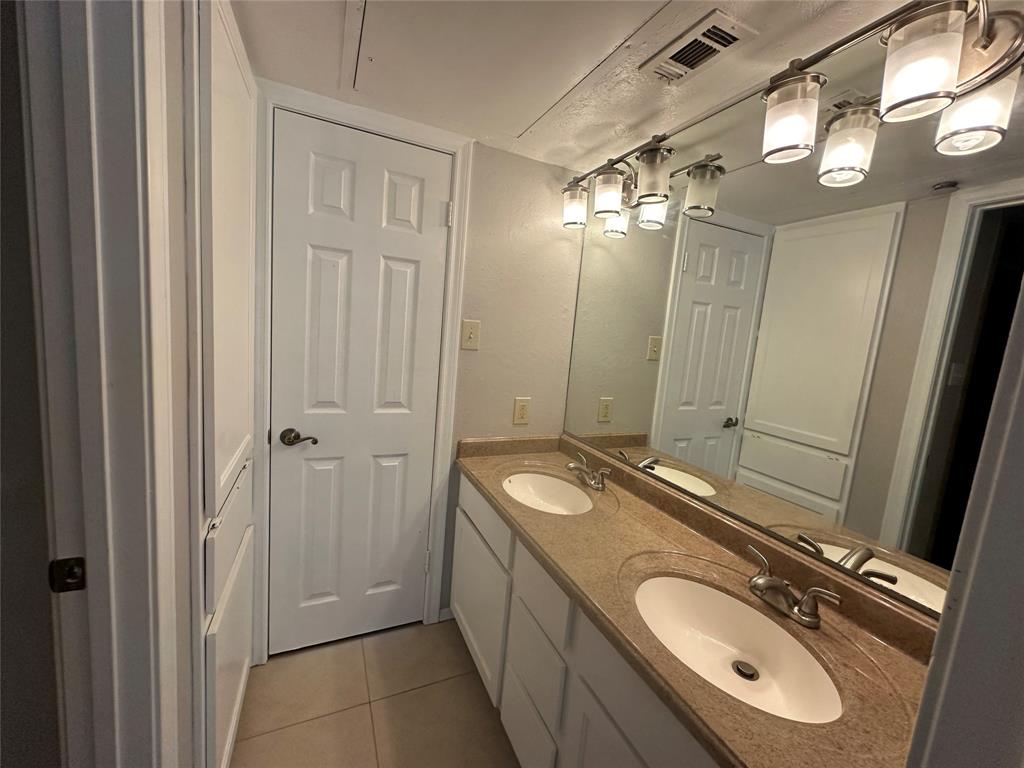 Cole Ave Condo 3919 - Residential Lease