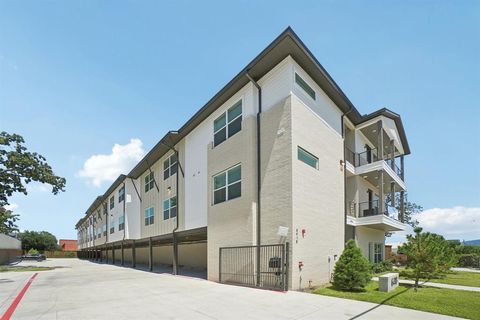 Photo of 6418 Maple Avenue #304, Dallas, TX 75235 (MLS # 21095140)
