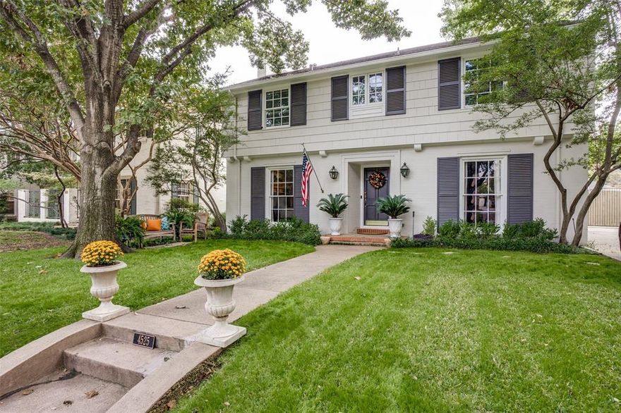 Classic, 2-story Highland Park home in Bradfield Elementary features handsome formals, large family room, plus  flex space downstairs, flanked by formal living room and family room - currently utilized as a bar area, but perfect for a library-study. Eat-in kitchen with 5-burner gas cooktop, double ovens, built-in MW. Upstairs are 4 bedrooms, including a generously proportioned master suite featuring a sitting area and separate walk-in closets. This is the house and the block everyone is looking for!
Note: estate is seller- no seller's disclosure. Seller does not have a survey. Must use Capital Title @ Preston & Lovers. Showings begin Tuesday, Oct. 19 at 9:30 AM. Seller requires possession until 12-15-21.