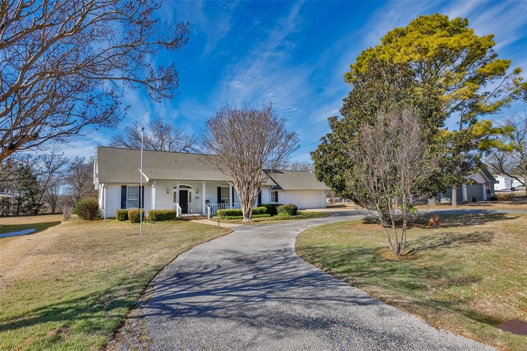 Photo of 128 San Chez Drive, Lake Kiowa, TX 76240 (MLS # 21157619)