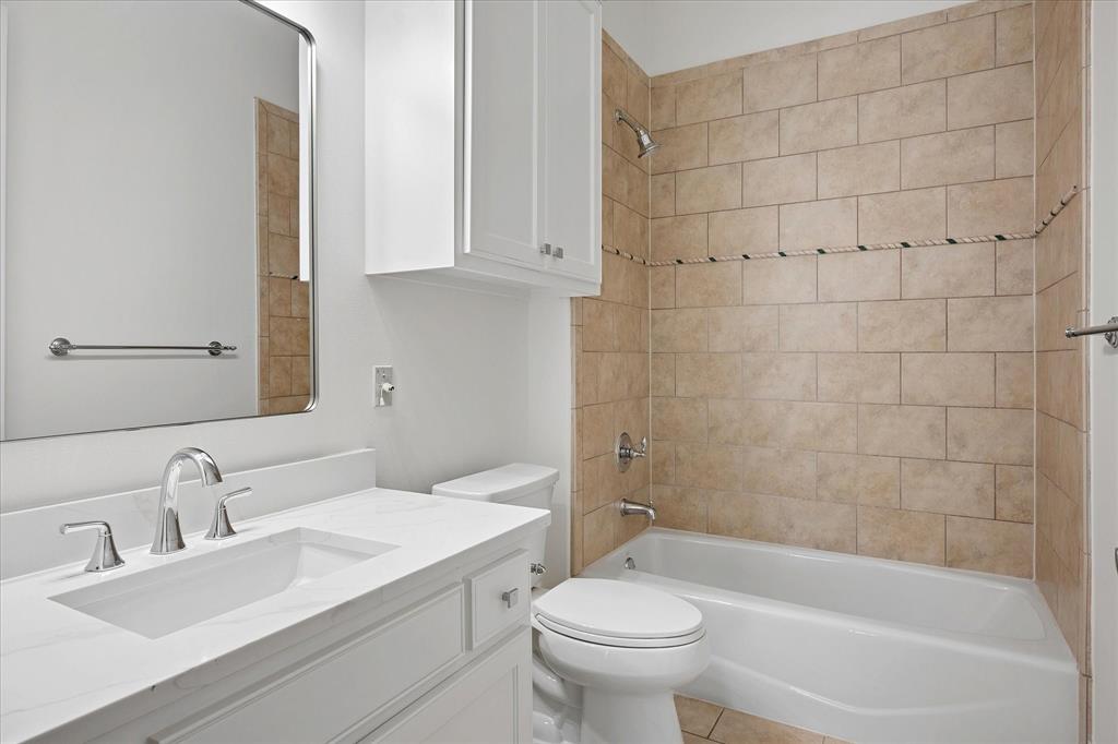 Edgemere on the Parkway Building  8511 - Residential