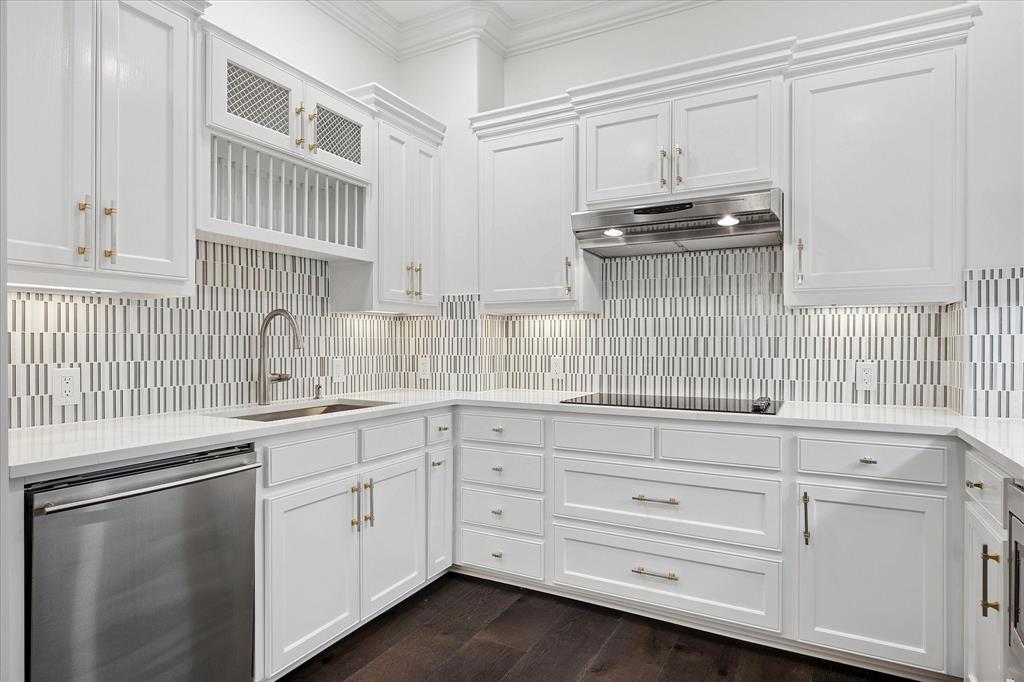 Edgemere on the Parkway Building  8511 - Residential