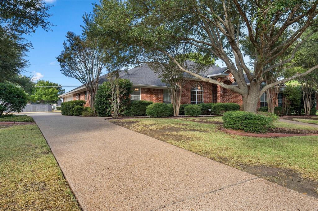 1223 Oakmanor Circle