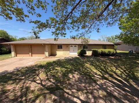 Photo of 607 State Street, Weatherford, TX 76086 (MLS # 21225469)