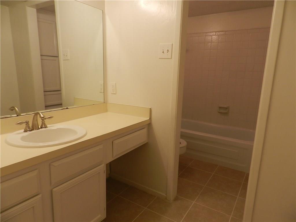 Nob Oak Condo - Residential Lease