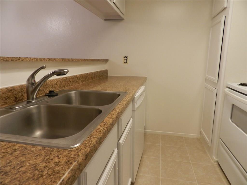 Nob Oak Condo - Residential Lease