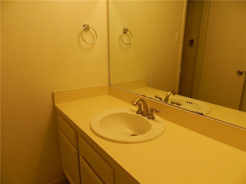 Nob Oak Condo - Residential Lease