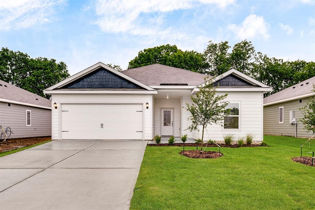 Photo of 200 Southgate Drive, Terrell, TX 75160 (MLS # 21272416)