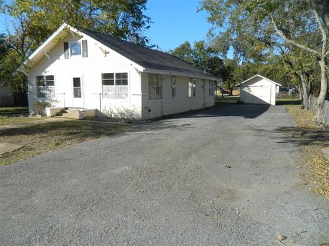 110 W Mulberry Street Leonard TX 75452