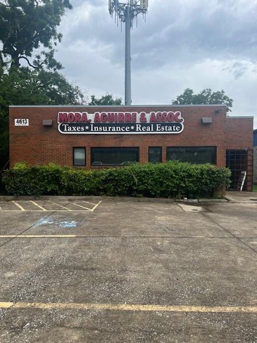 Prime standalone building situated in a strategic location, perfect for medical practices, dental offices, legal firms, barbershops, nail salons, and other thriving businesses. This property boasts high visibility and easy access, just moments away from a bustling highway, making it an ideal choice for attracting a steady stream of clients.