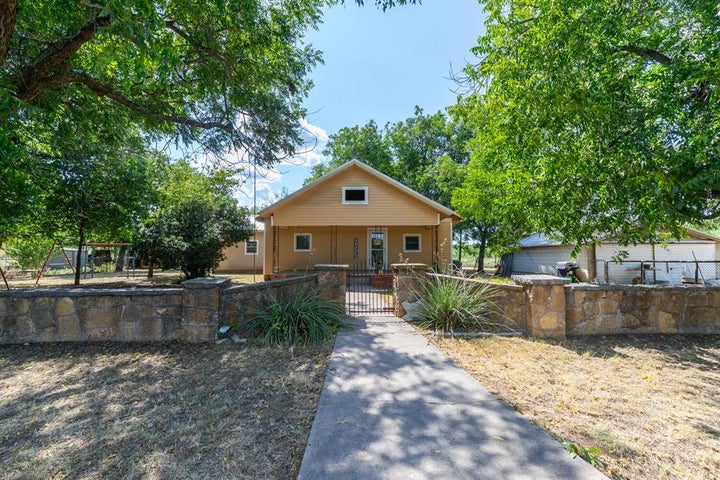 Photo 1 of 40 — 832 Peyton Street, Baird, TX 79504