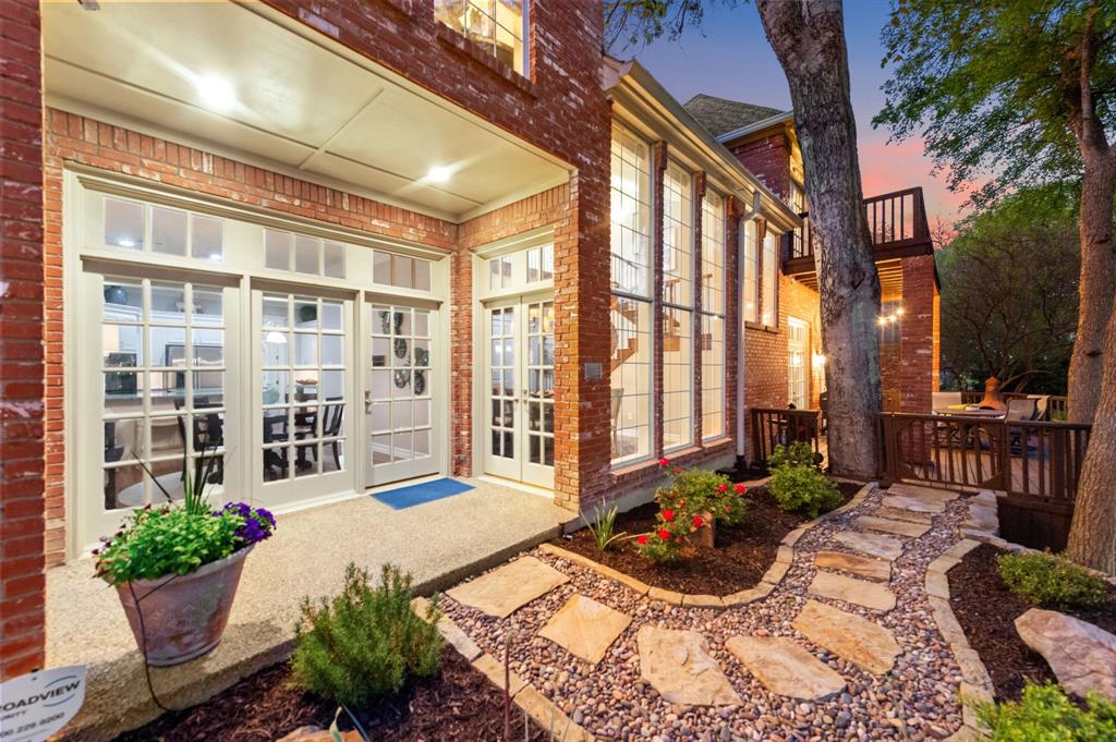 1810 Lakeshore Court